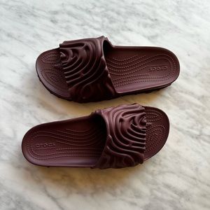 Salehe Bembury X Crocs The Pollex Slide; Huckle Purple / Burgundy; Unisex W9, M7